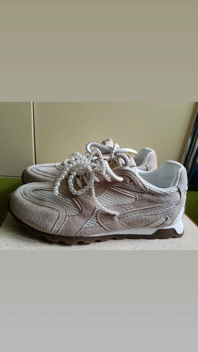 Продам новые кроссовки.