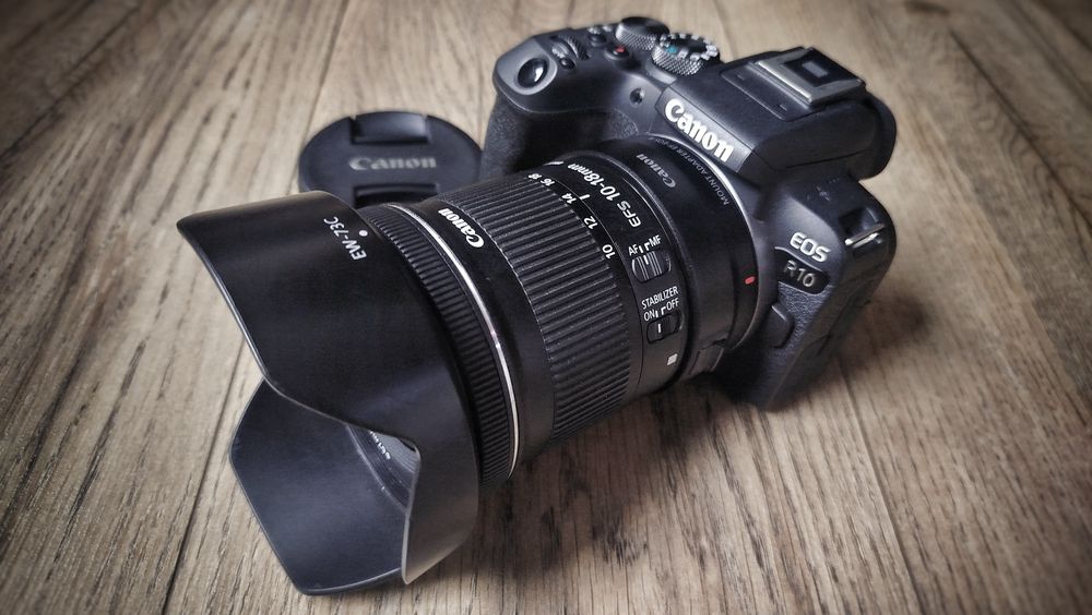 Aparat foto/video Canon EOS R10  Body+ cage