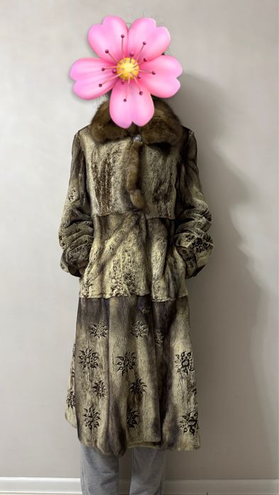 Элегантная натуральная шуба с отделкой из норки