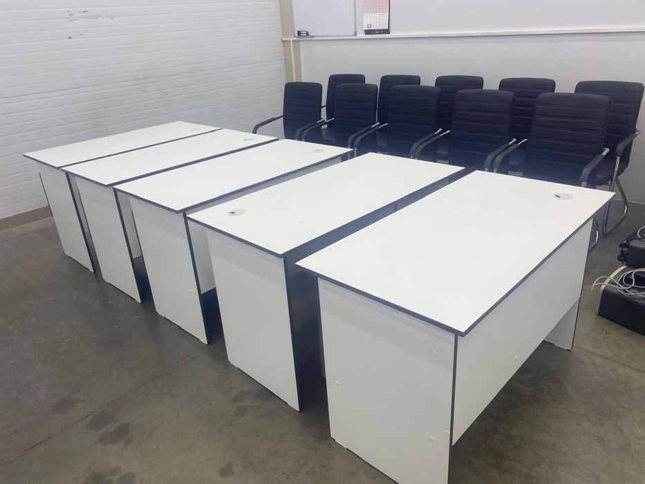 Стулья и парты для офиса