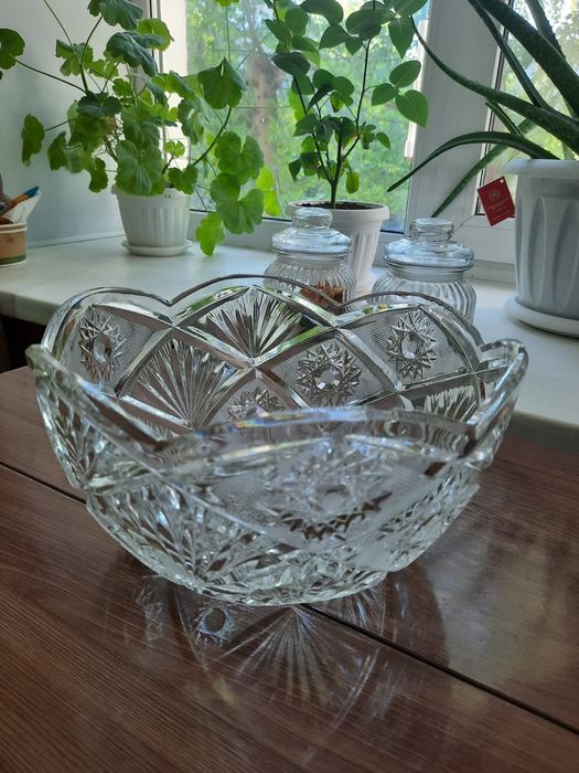 Продам хрустальные вазочки