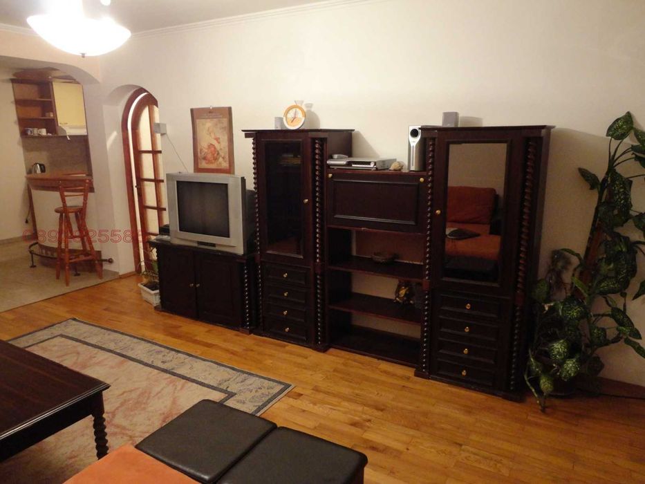 Тристаен апартамент под наем в София