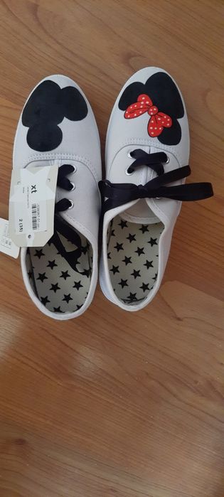 Ръчно рисувани бели гуменки (детски или дамски)