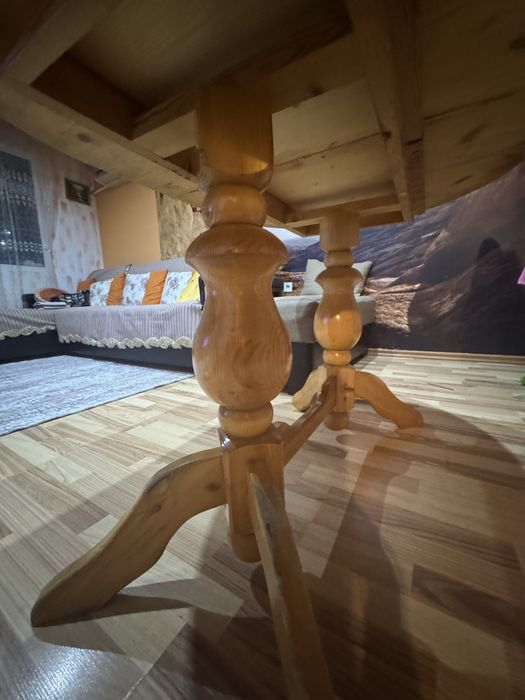 Трапезна дървена маса