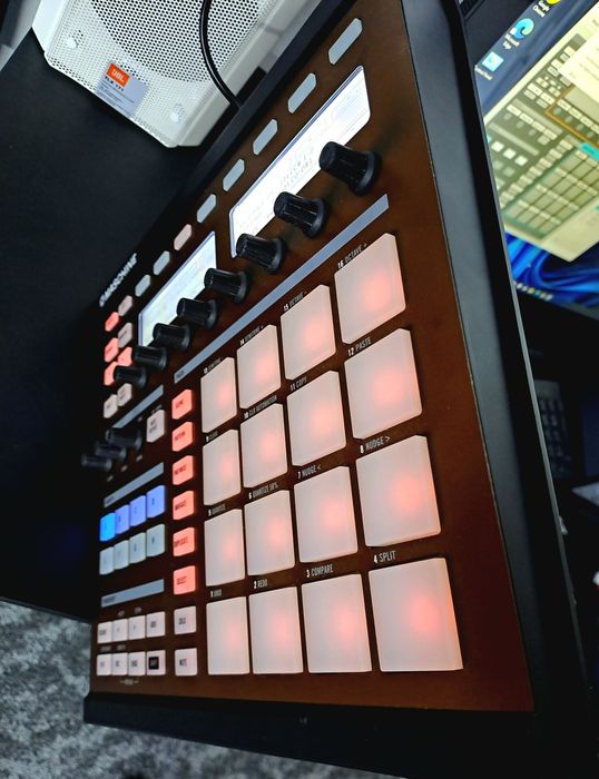 Native instruments MASCHINE MK 1,ca nou,cel mai bun din serie,made in Germany !