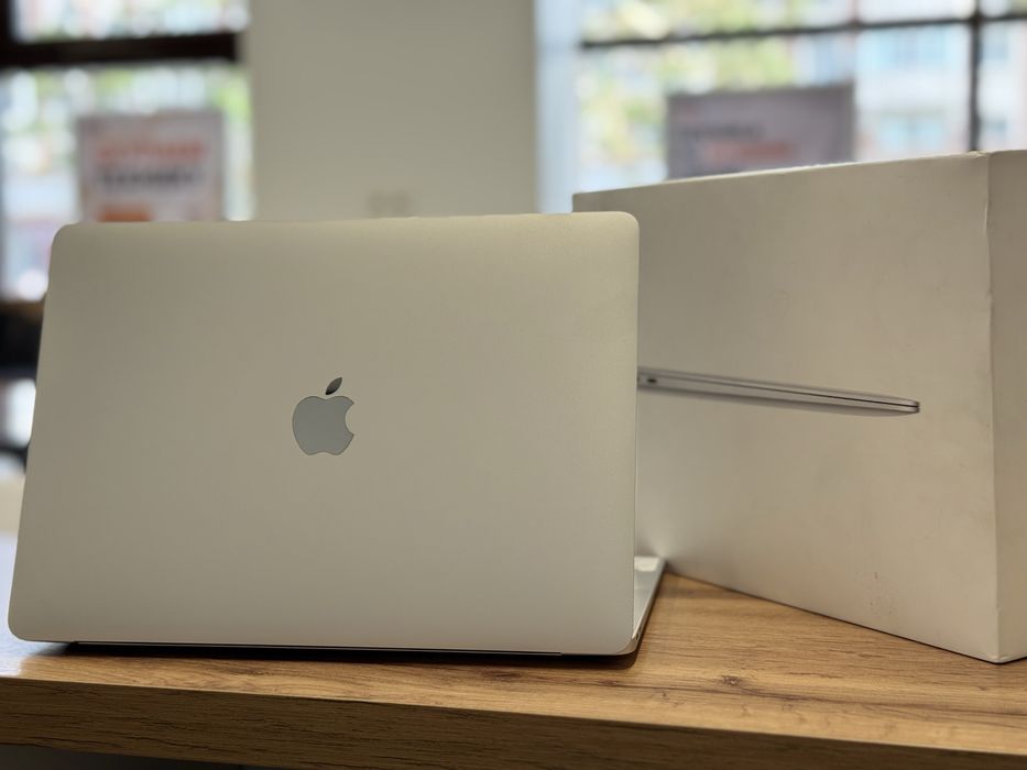 MacBook Air M1 (13-inch) 2020