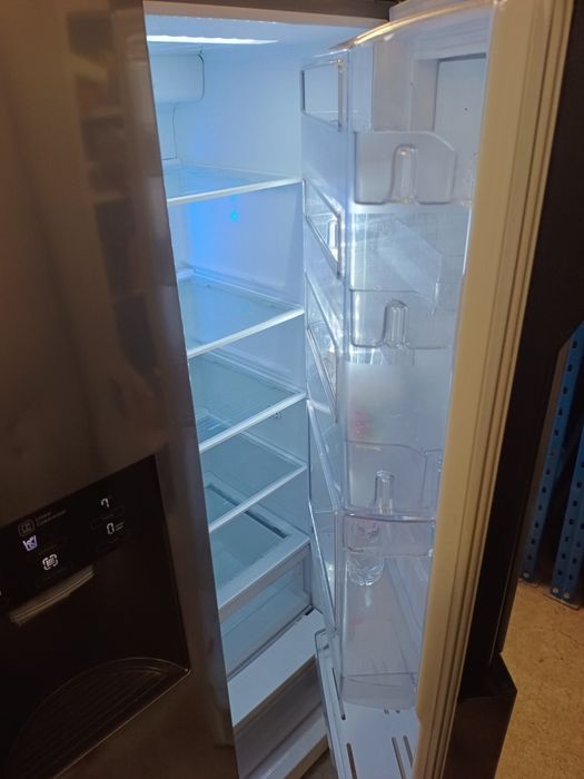 Хладилник LG двукрилен инверторен мотор