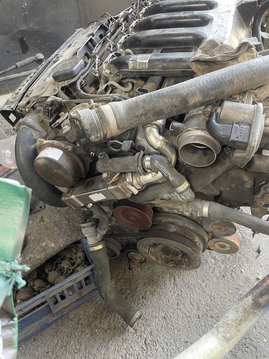Dezmembrez motor bmw e 60 525 diesel