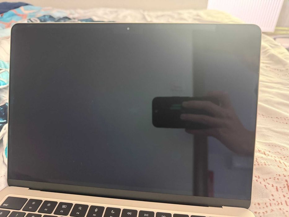 Macbook Air M2 13 2022 8GB RAM 256GB Starlight