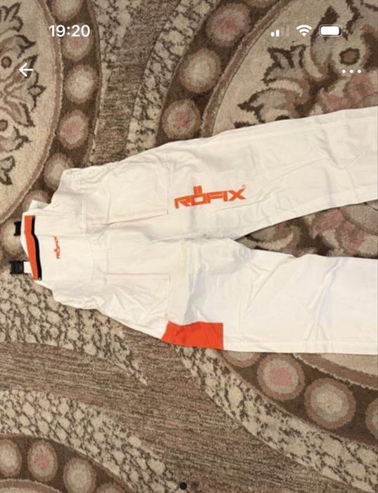 Vand pantaloni gecă etc.