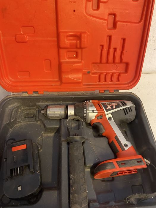 Винтовер ударен Black Decker
