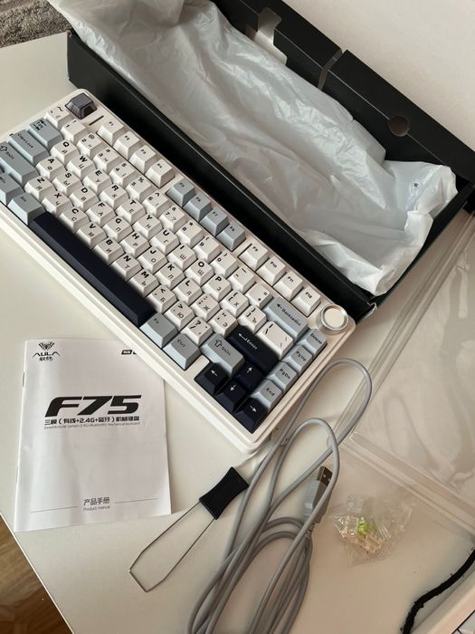 Продам клавиатуру Аула F 75