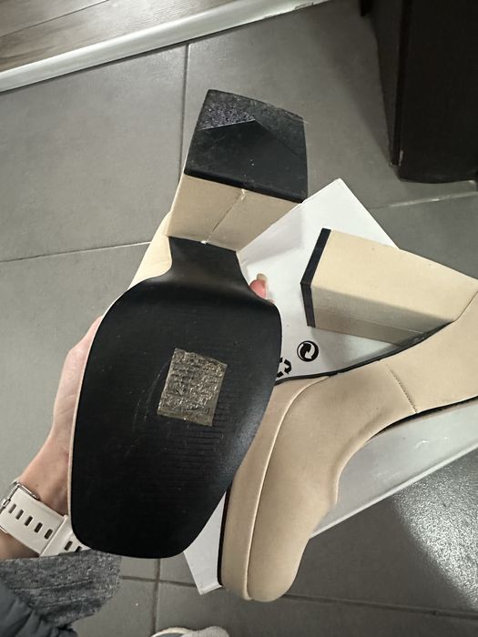 Дамски обувки с дебел ток