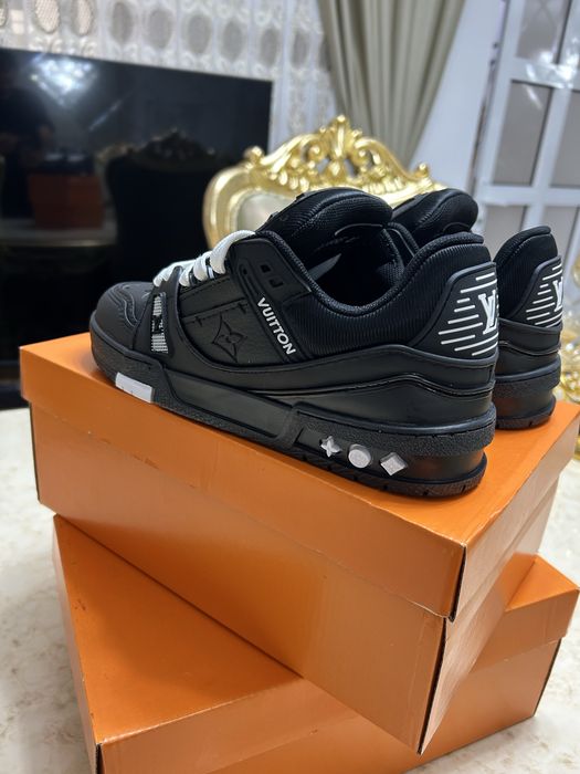 Adidasi Louis Vuitton nou