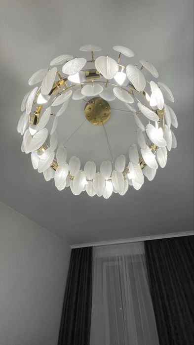 Продам люстру новая