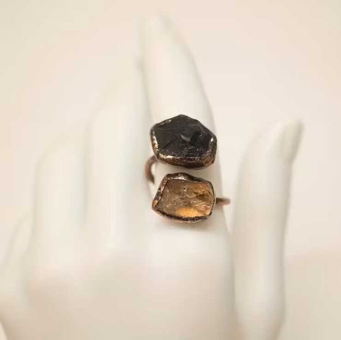 Inel din cupru ars cu 2 cristale de topaz și citrin