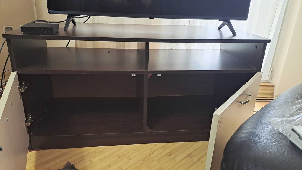 Холни мебели шкаф и маса