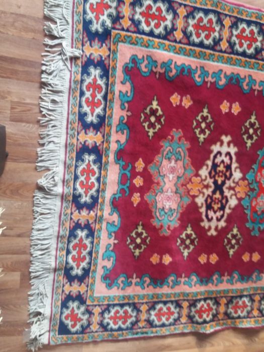 Продам красивый качественный  ковер