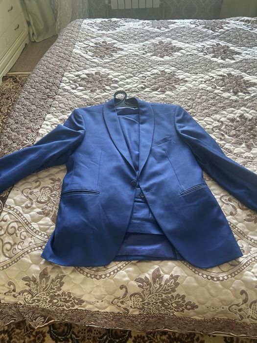 Продам мужской костюм