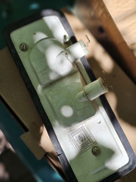 Lampa Dacia 1300 si Buson umplere ulei.