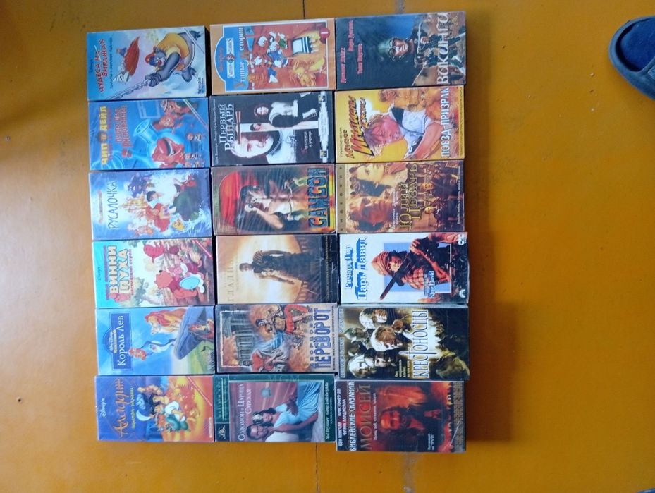 Видео кассеты, диски, пластинки.