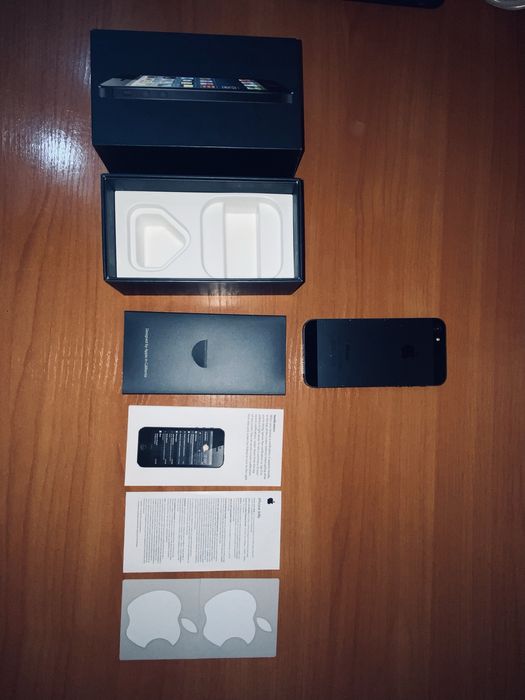 продам IPhone 5.