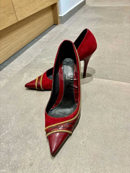 Червени обувки на ток Shoe Art