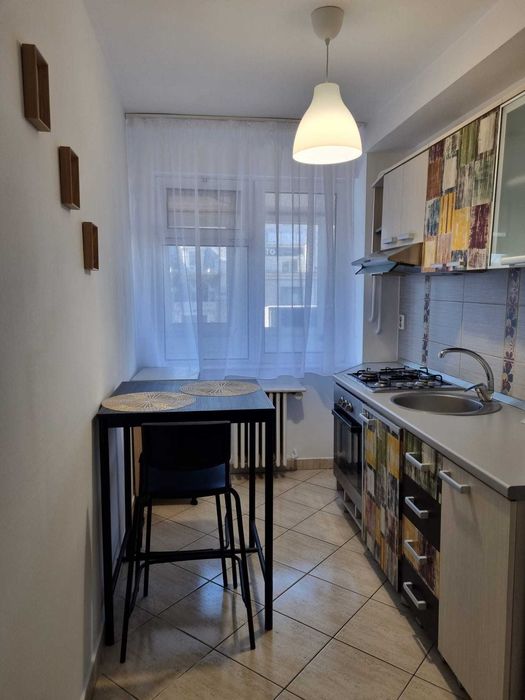 Proprietar  inchiriez  apartament renovat cu 2 camere Piata Romana