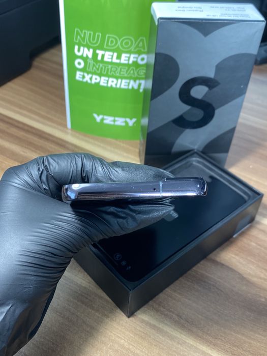 Samsung Galaxy s22 • 128 GB • Phantom Black