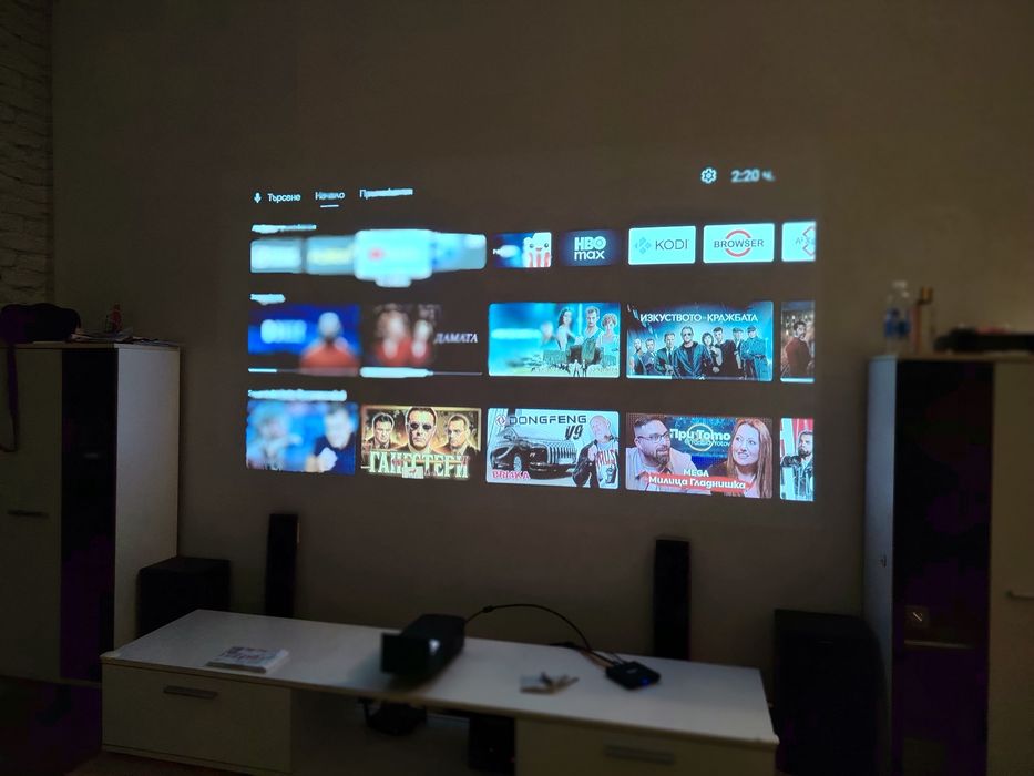 Ултра късофокусен проектор LG Mini Beam ust 4k