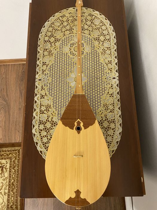 Домбра в хорошем состоянии