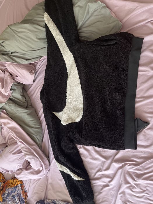 Срочно продам куртку оригинал Nike