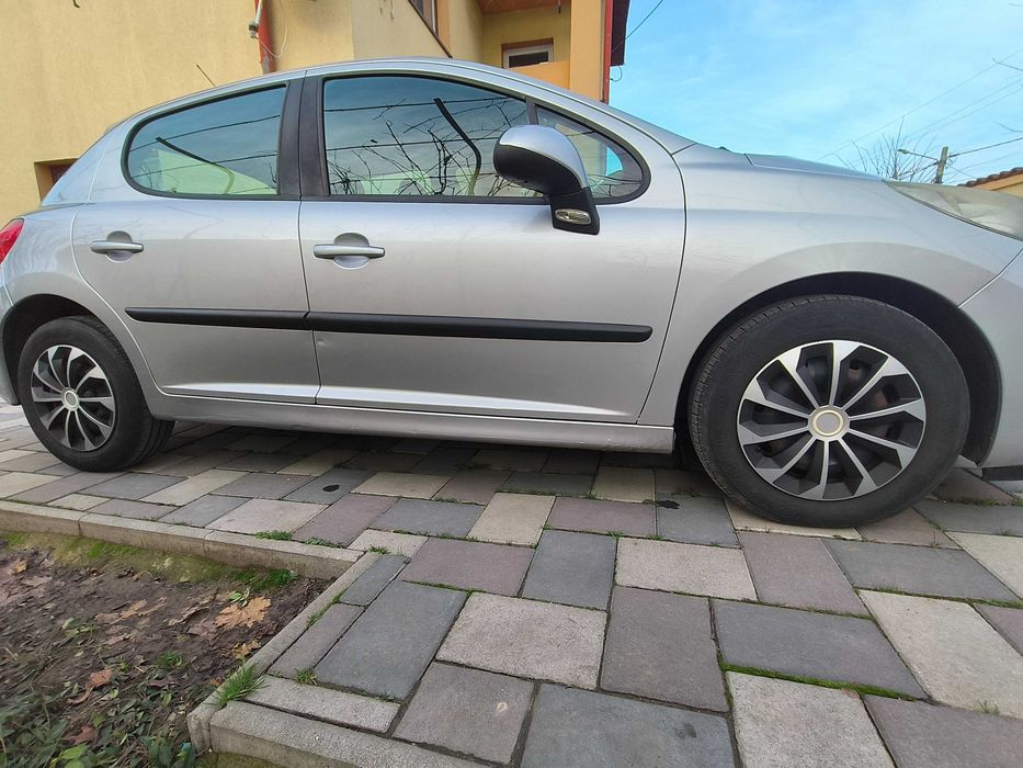 Peugeot 207 NFL Trendy 1.4 VTi 95 CP + GPL, primul proprietar