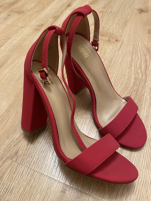 Шикарные босоножки