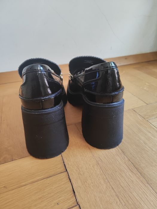 Обувки с дебела подметка на ток