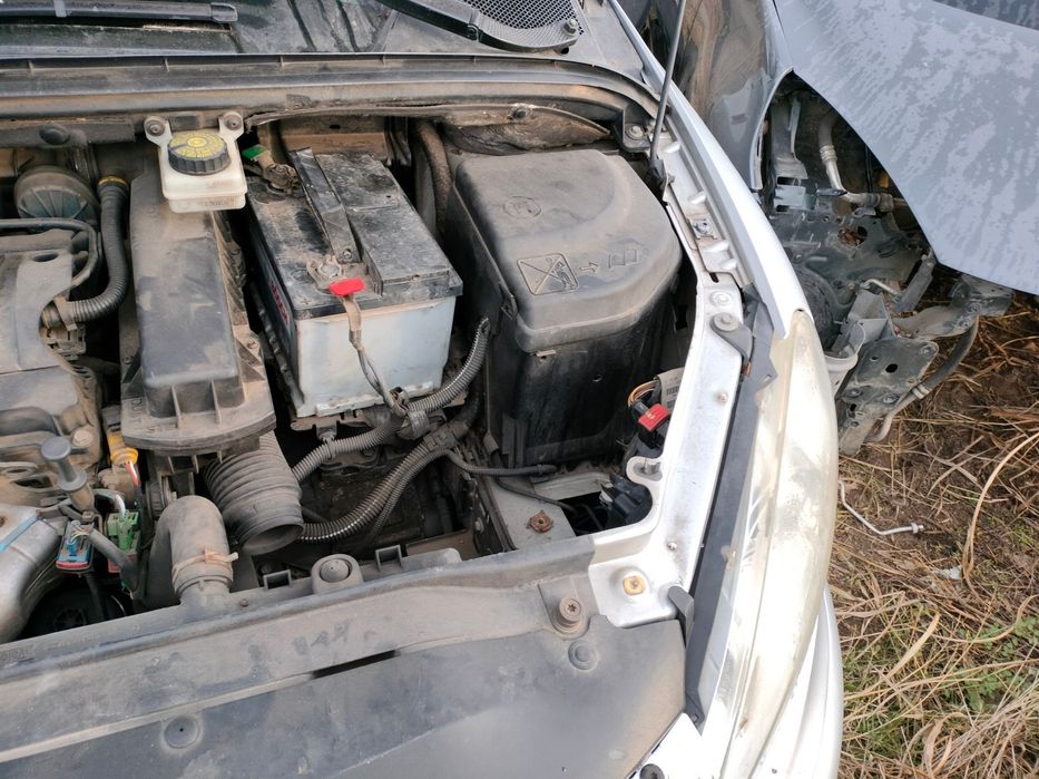 Dezmembrari  Peugeot 307  2000  > 0000 1.6 16V Benzina