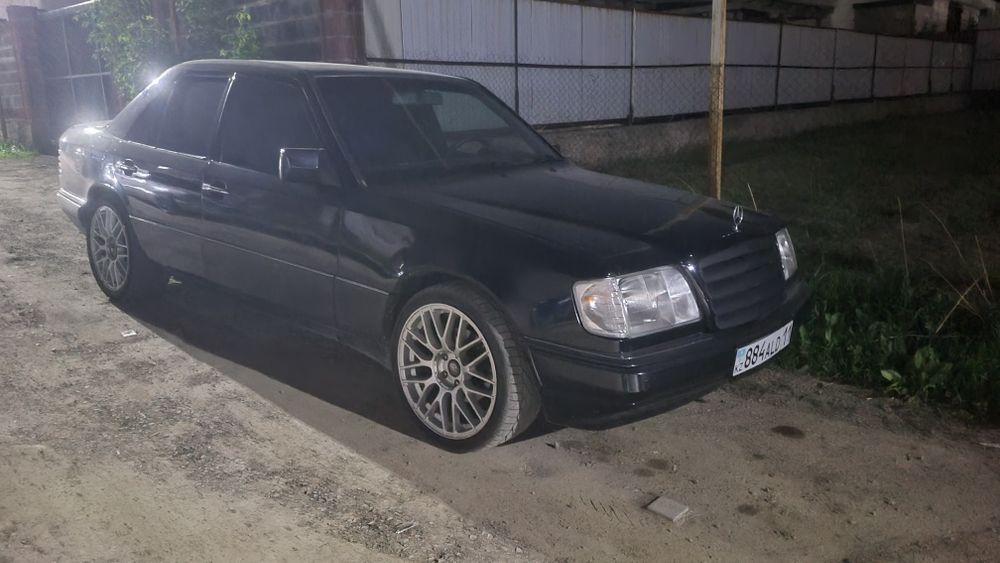 Диск с зимними шинами на мерседес,