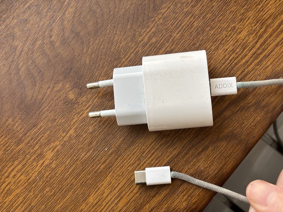 Оригинальный зарядчик iPhone USB-C, срочно