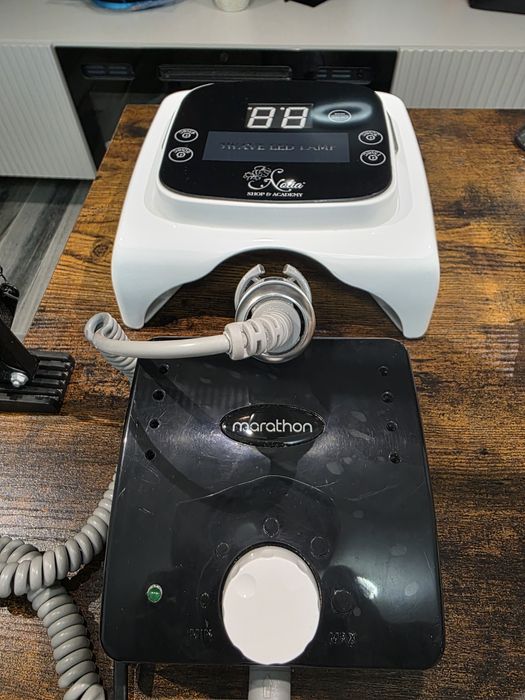 Vând masa manichiura cu toate aparatele necesare