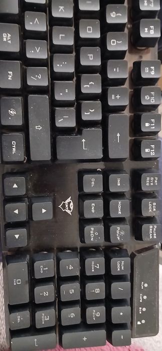 Tastatura mecanica gaming cu fir rgb - trust  gxt