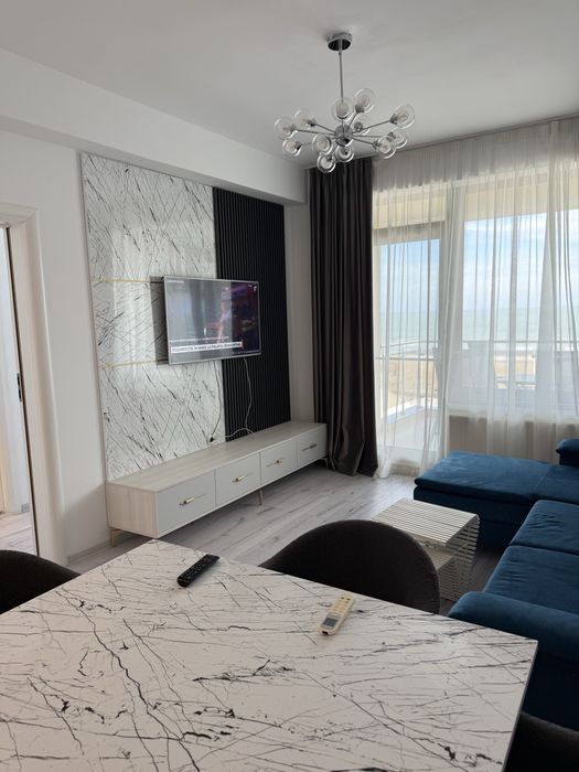 Inchiriez ap 3 cam Summerland vedere frontal mare,In fata cluburilor,Apartamentul are 90 mp, doua dormitoare cu doua bai, bucatarie , living generos.