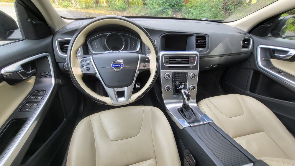 Volvo V60 2.0 Diesel *Cutie Automată *5 Cilindri *2015