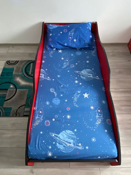 Pat mașină Fulger McQueen + saltea + lenjerii