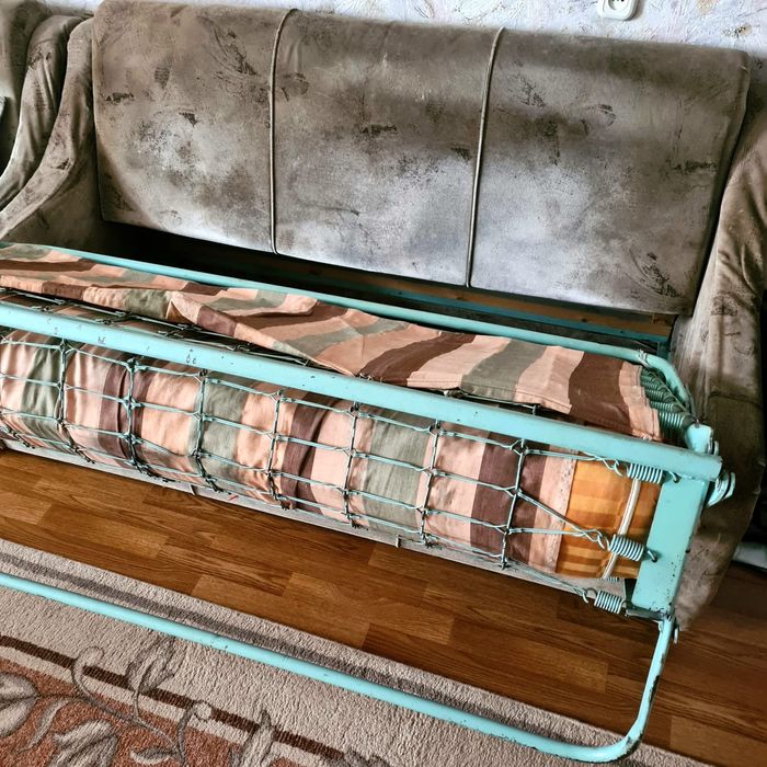 Отдам диван с креслами