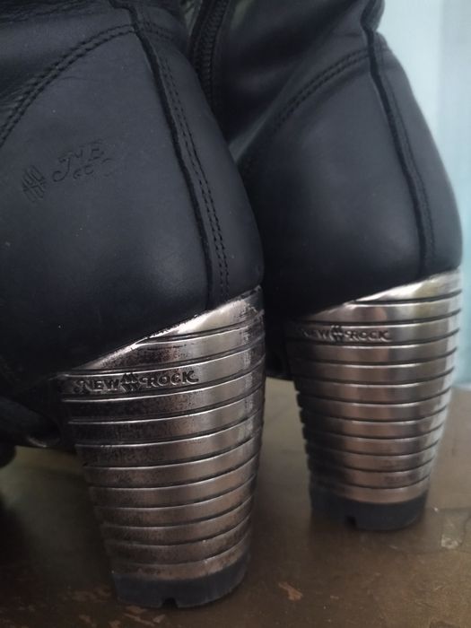 Ботуши с висок ток от колекцията METALLIC. New Rock