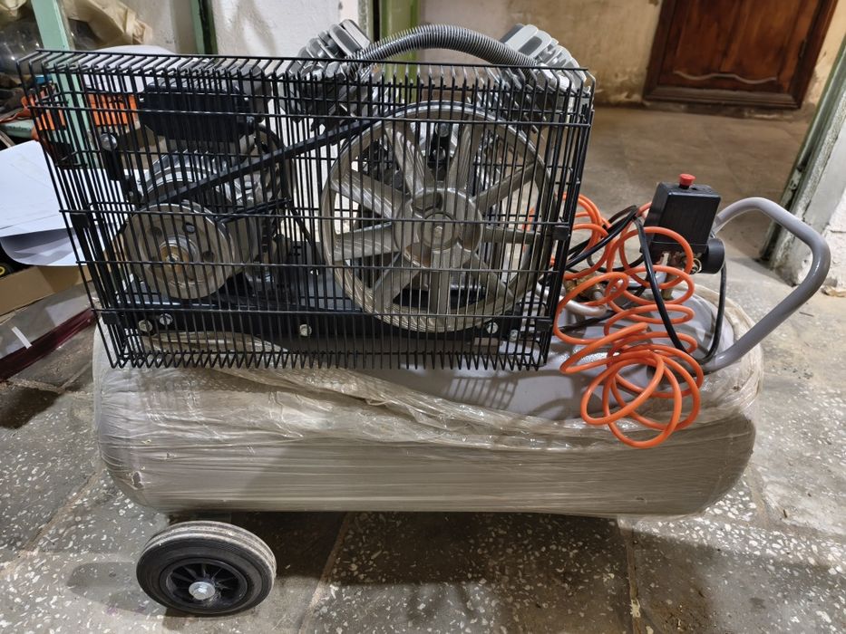 Воздушный поршневой компрессор Aircast