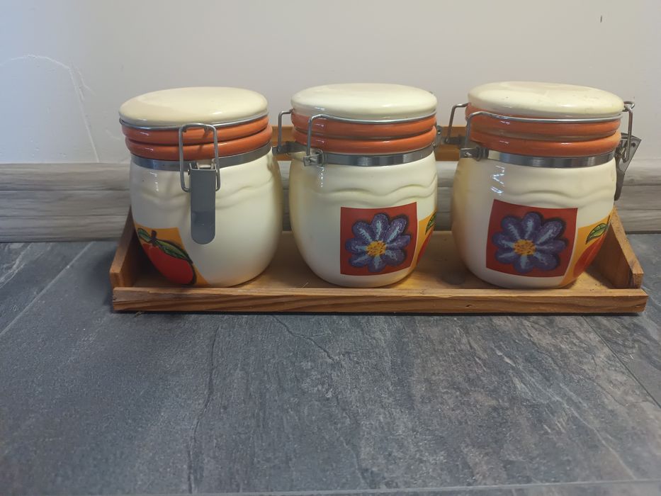 Контейнери за подправки