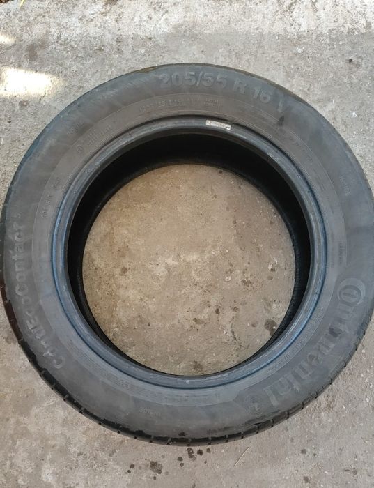 De vânzare 2 anvelope de vară!