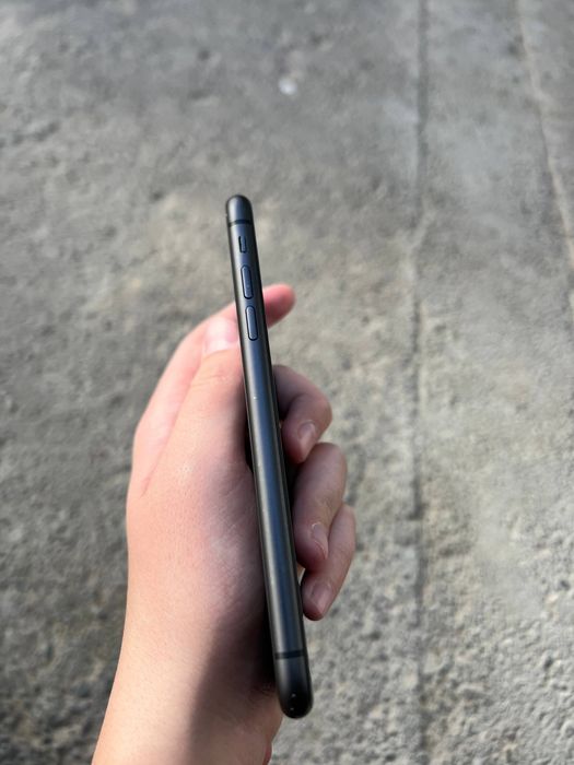 Srochno Iphone 11 black LL/A korobka