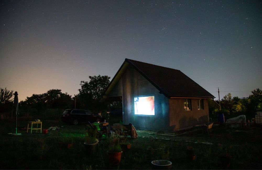 Mini proiector portabil